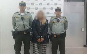 Capturaron a la “cosquillera” una mujer que robaba celulares en buses y tenía 15 anotaciones por delitos similares