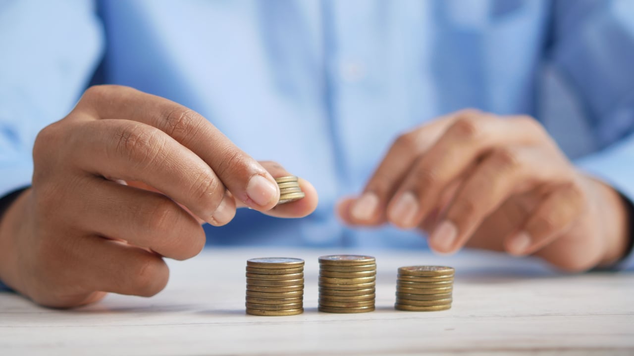 El área de Dirección de Empresas lidera la tabla de compensaciones, con medianas que alcanzan los $24,2 millones.