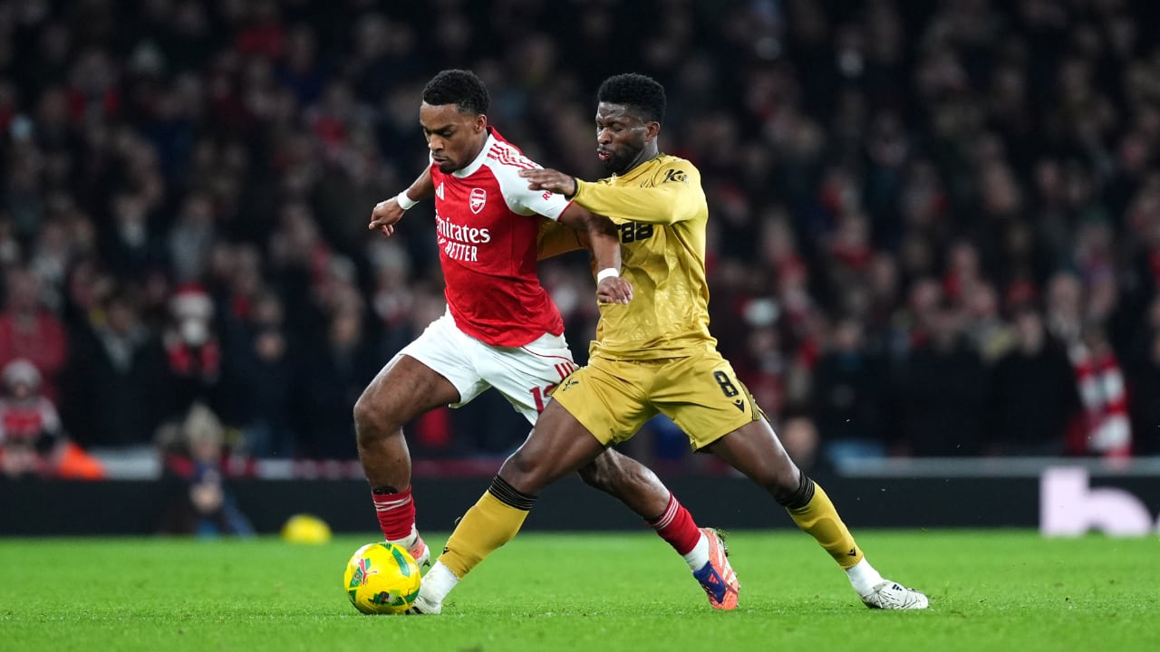 Jefferson Lerma en el Arsenal vs. Crystal Palace por EFL Cup.