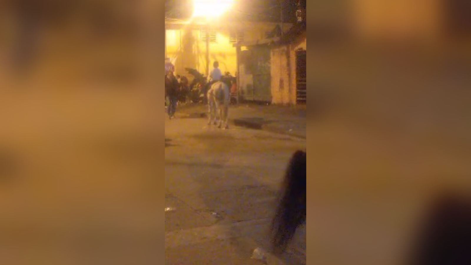 Niño montando a caballo en Tuluá, Valle del Cauca.