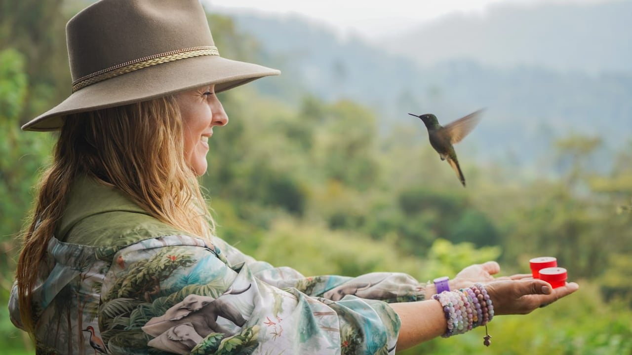Manizales celebra 177 años con 802 especies de aves que atraen visitantes y dinamizan la economía.