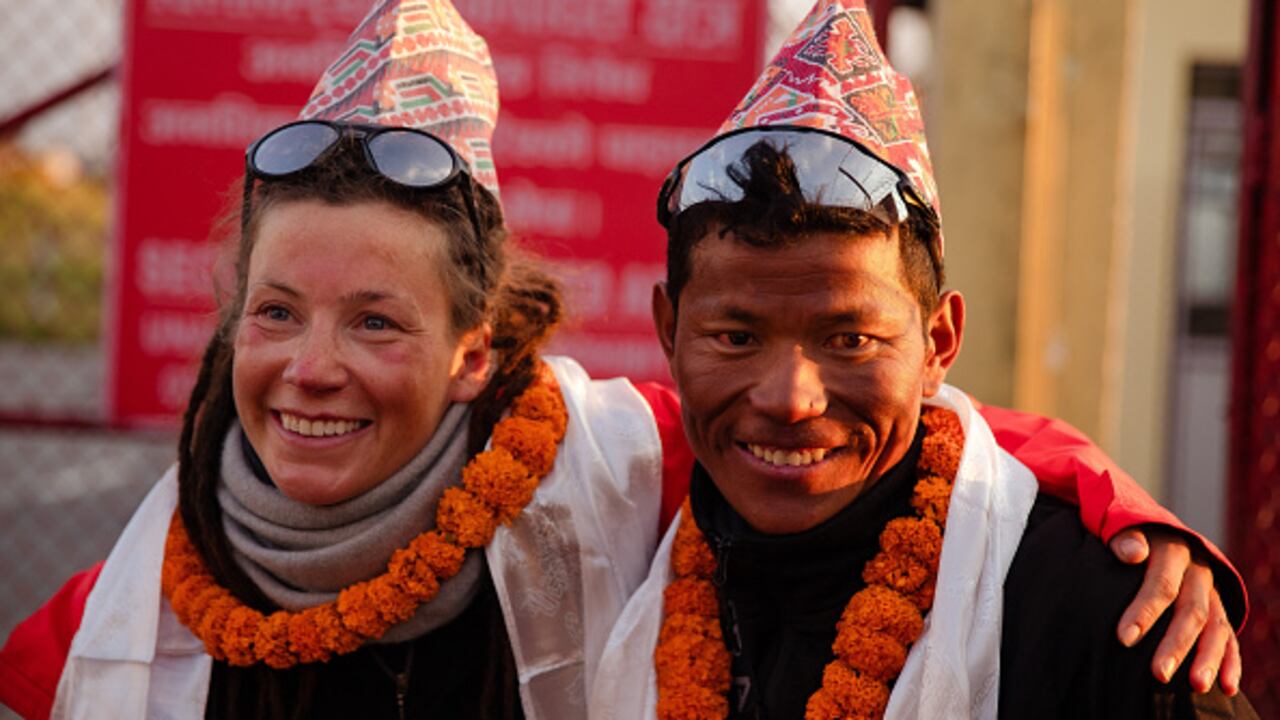 Al llegar a la cima de Cho Oyu el 3 de mayo, la escaladora noruega Kristin Harila, de 37 años, se convirtió oficialmente en la mujer más rápida en alcanzar la cima de los 14 picos de ocho mil. Le tomó 12 meses y cinco días lograr la hazaña. Foto: Getty Images