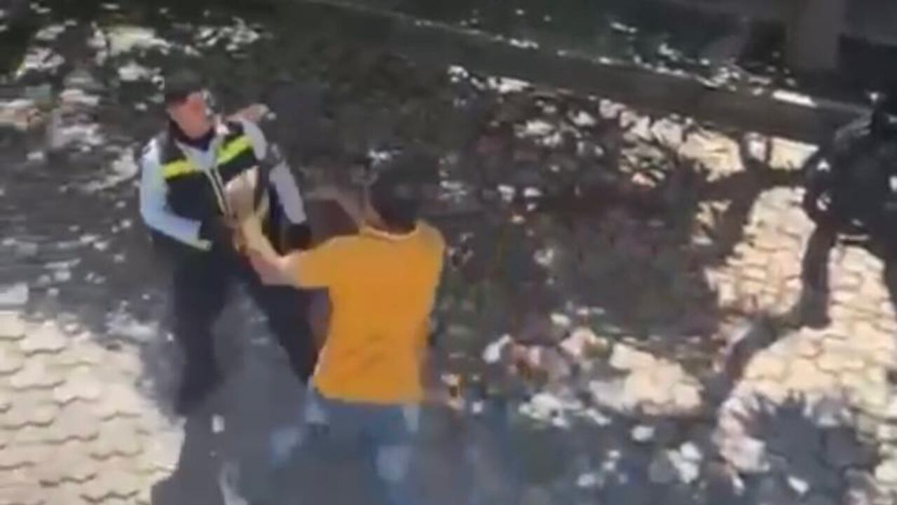 Hecho de intolerancia entre agente de tránsito y ciudadano.