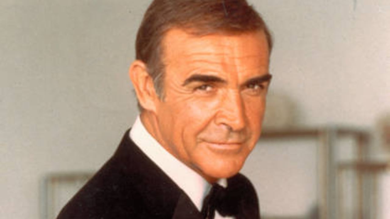 Sean Connery, condució el automovil Aston Martin DB5 en "Goldfinger" serie de James Bond