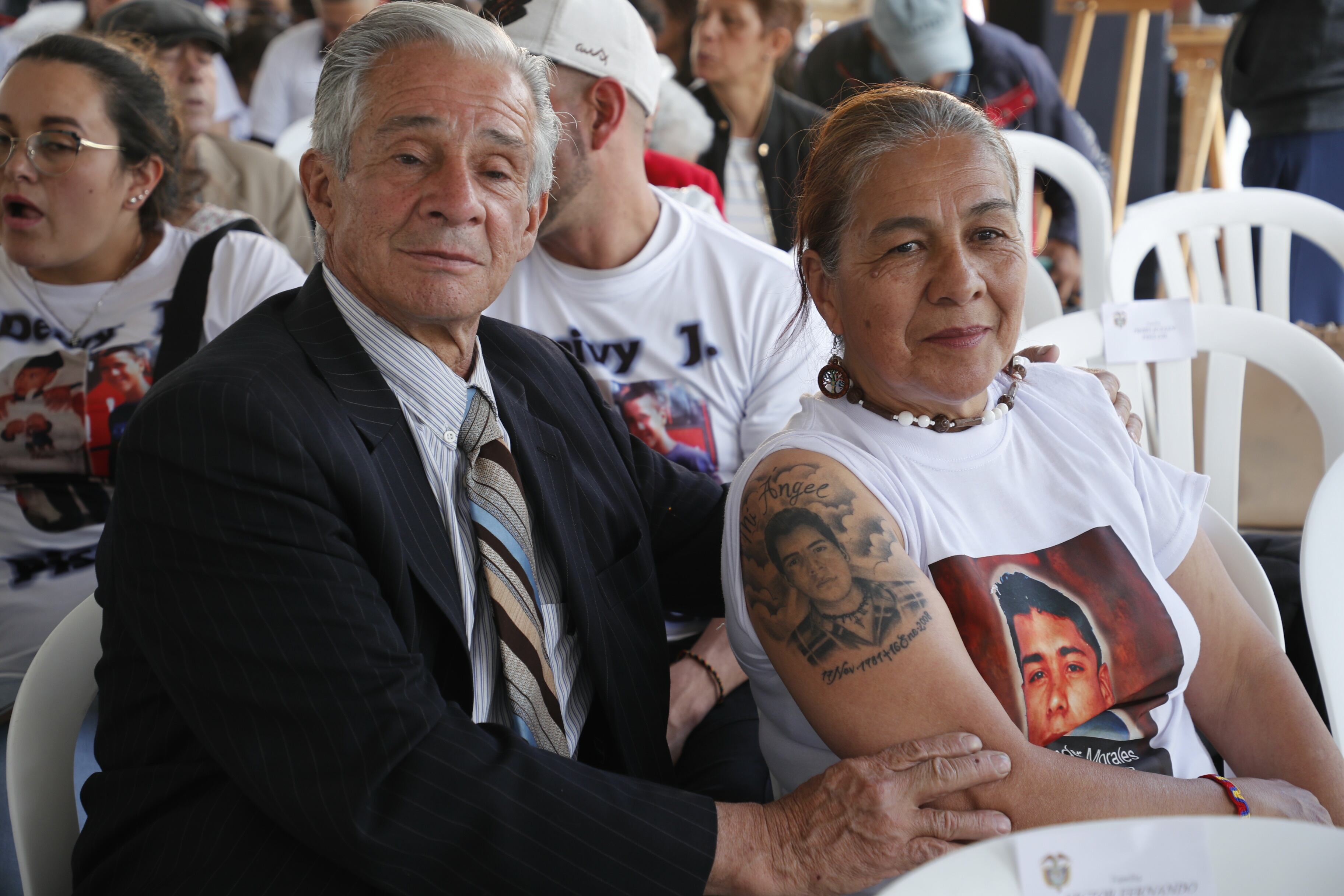 Acto de Excusas Públicas por los casos de ejecuciones extrajudiciales de las que fueron víctimas jóvenes residentes en Bogotá y Soacha, en la Plaza de Bolívar