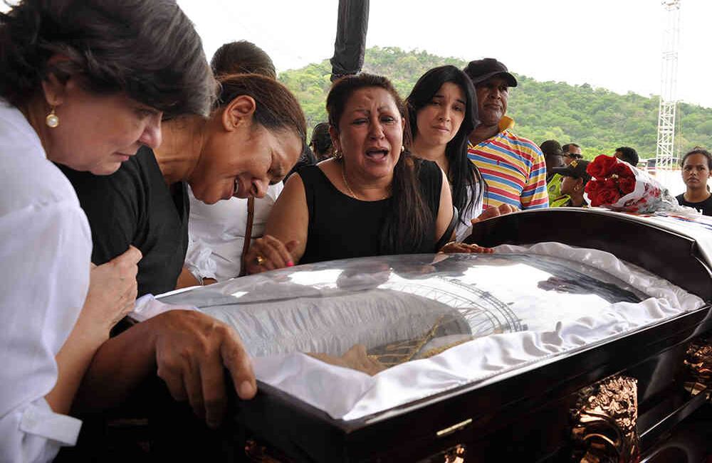 La ceremonia de despedida del hijo de Diomedes Díaz comenzó hacia las 9 de la mañana. Foto: Joaquín Ramírez - El Pilón
