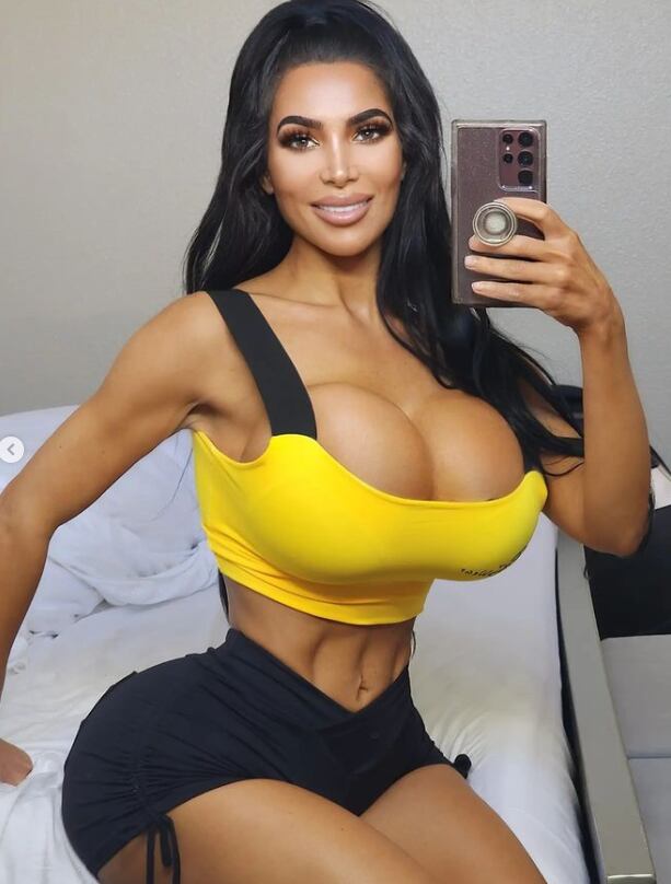 Christina Ashten Gourkani ganó fama por su parecido con Kim Kardashian y logró explotar esto en sus redes sociales.