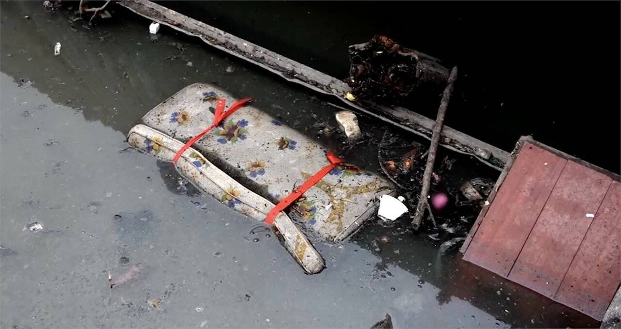 Colchones, partes de auto, condones y otros elementos sanitarios diariamente contaminan las fuentes hídricas de la capital.