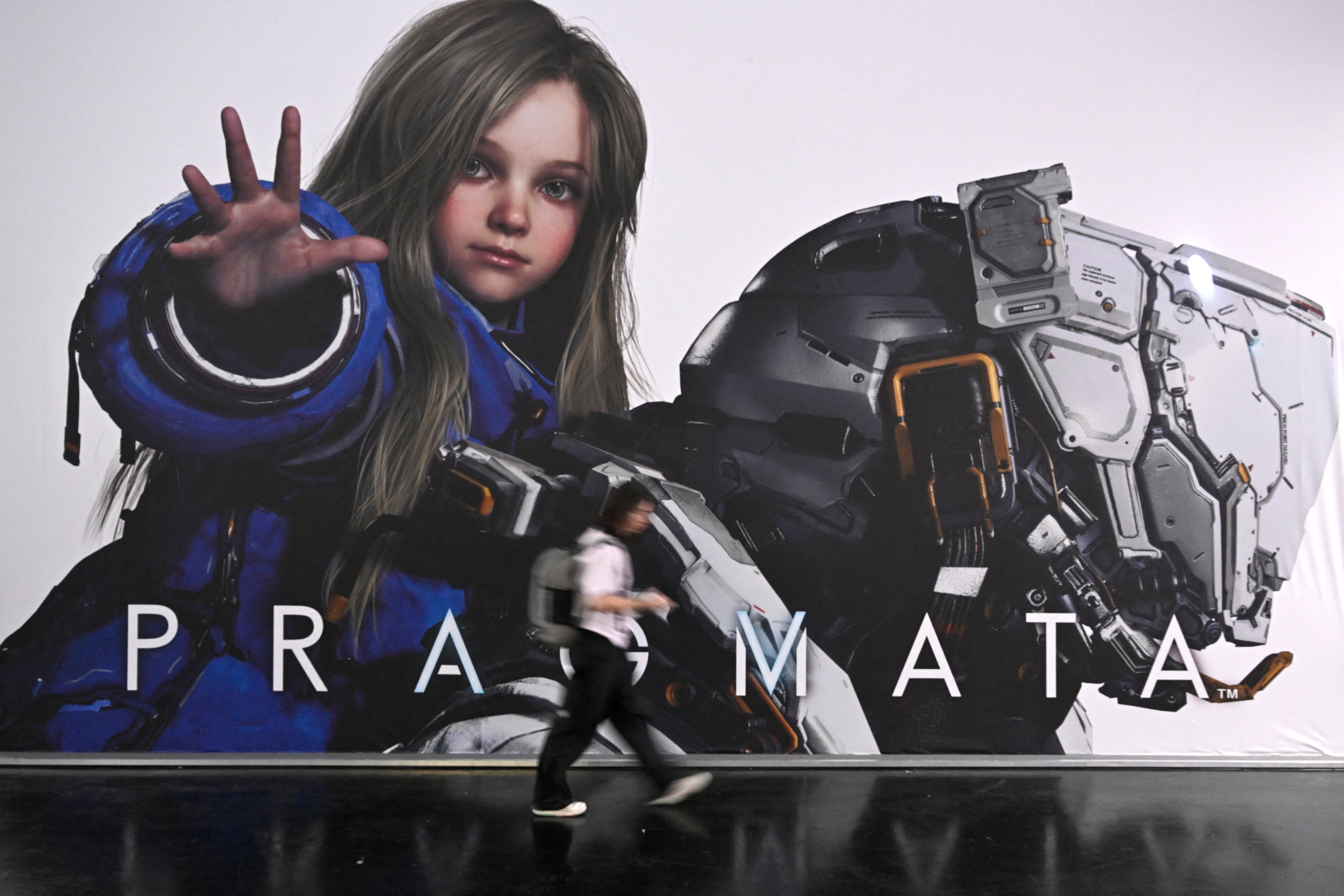 Pragmata propone un entorno espacial dominado por inteligencia artificial.