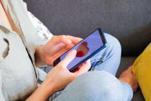 Con ayuda de la inteligencia artificial, los enamorados pueden crear mensajes personalizados para sus parejas en cuestión de segundos.