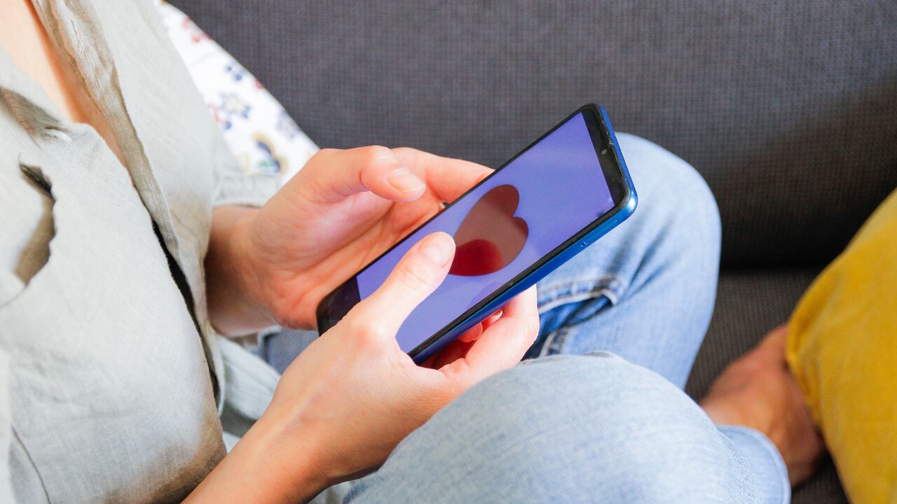 Con ayuda de la inteligencia artificial, los enamorados pueden crear mensajes personalizados para sus parejas en cuestión de segundos.