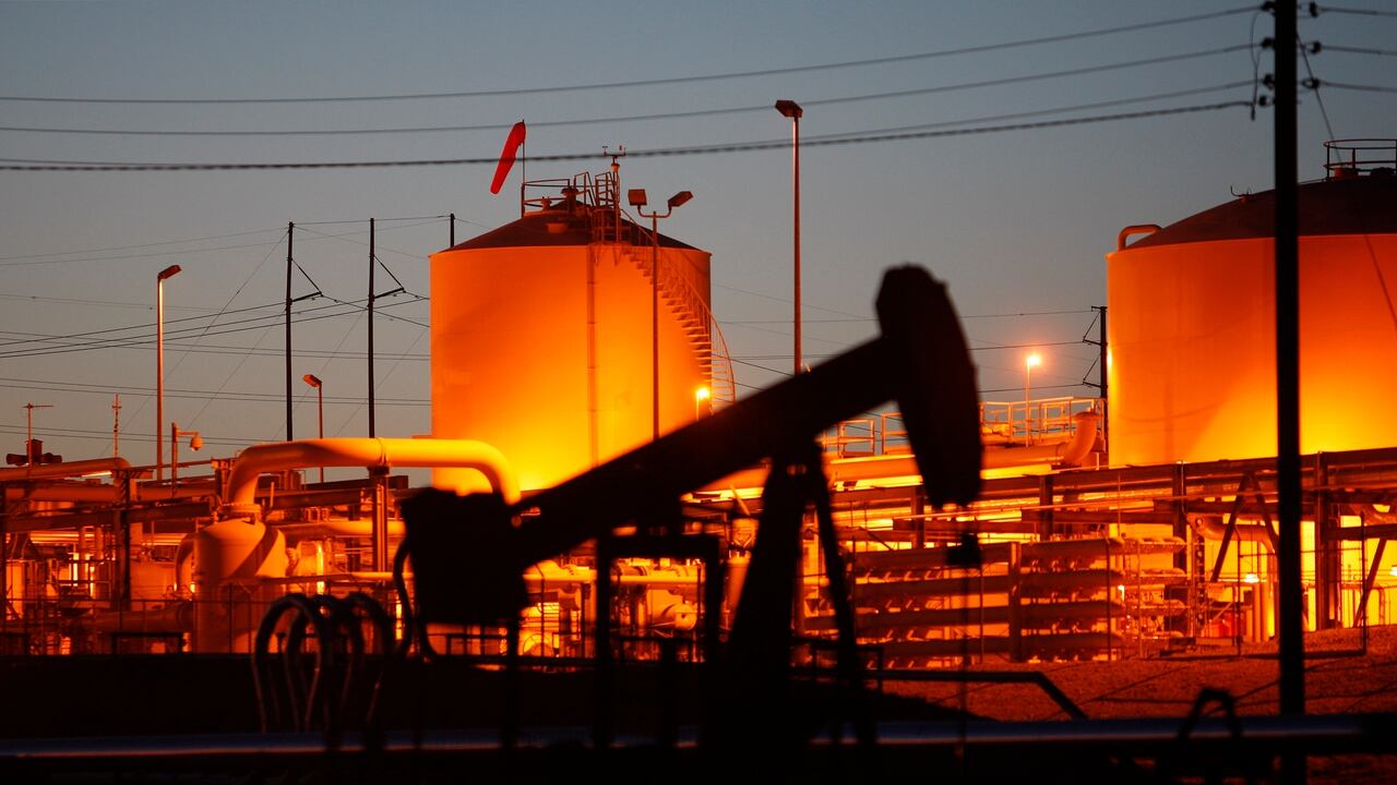 El Brent pierde el umbral de los 52 dólares al retroceder más de un 1,7% en la jornada
(Foto de ARCHIVO)
24/8/2017