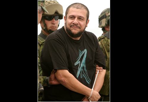 "Nada. Voy a enfrentar la justicia”, respondió 'Don Diego' a los periodistas cuando estos le preguntaban a lo lejos qué iba a hacer. 