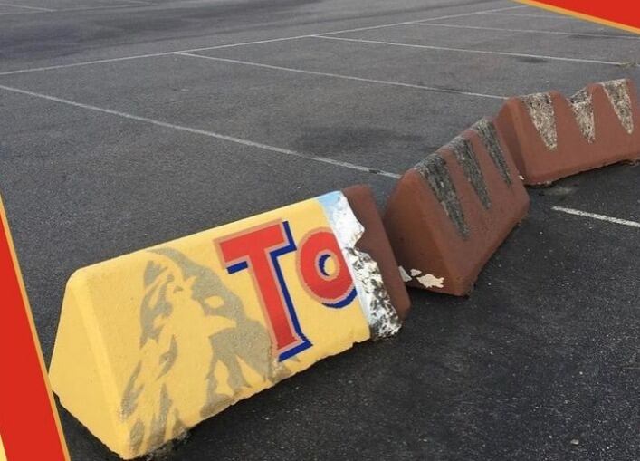 La compañía deberá cambiar su logo.