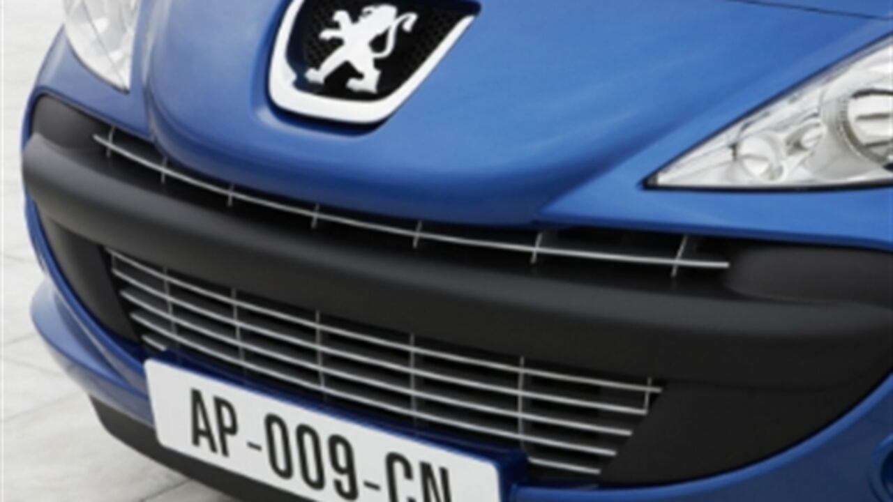 Cubanos pagan hasta US$262.000 por un Peugeot.