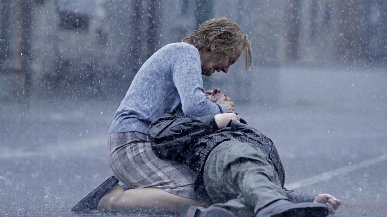 Con un arranque desgarrador, 'Patria' se prueba una serie dura, sensible y valiente. Cortesía HBO.