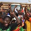 Los partidarios del Consejo Nacional para la Salvaguardia de la Patria (CNSP) de Níger se manifiestan en Niamey el 6 de agosto de 2023.