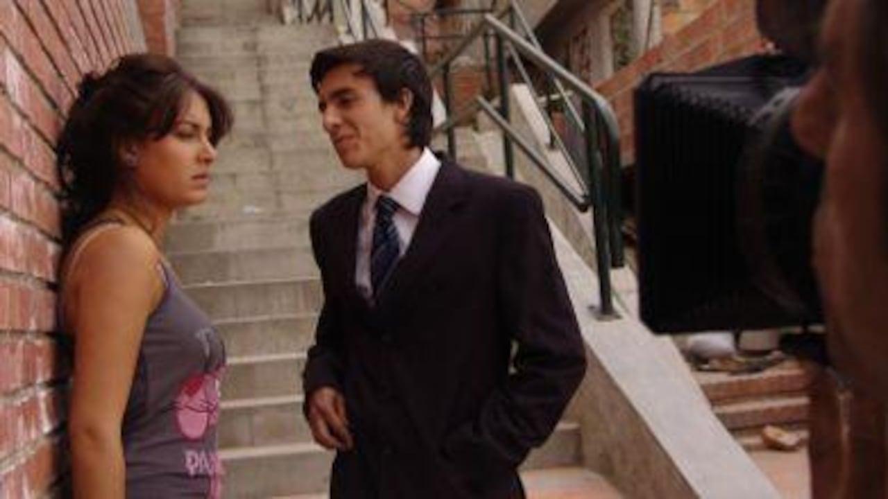 Silencio en el paraiso es protagonizada por Francisco Bolivar y Linda Baldrich