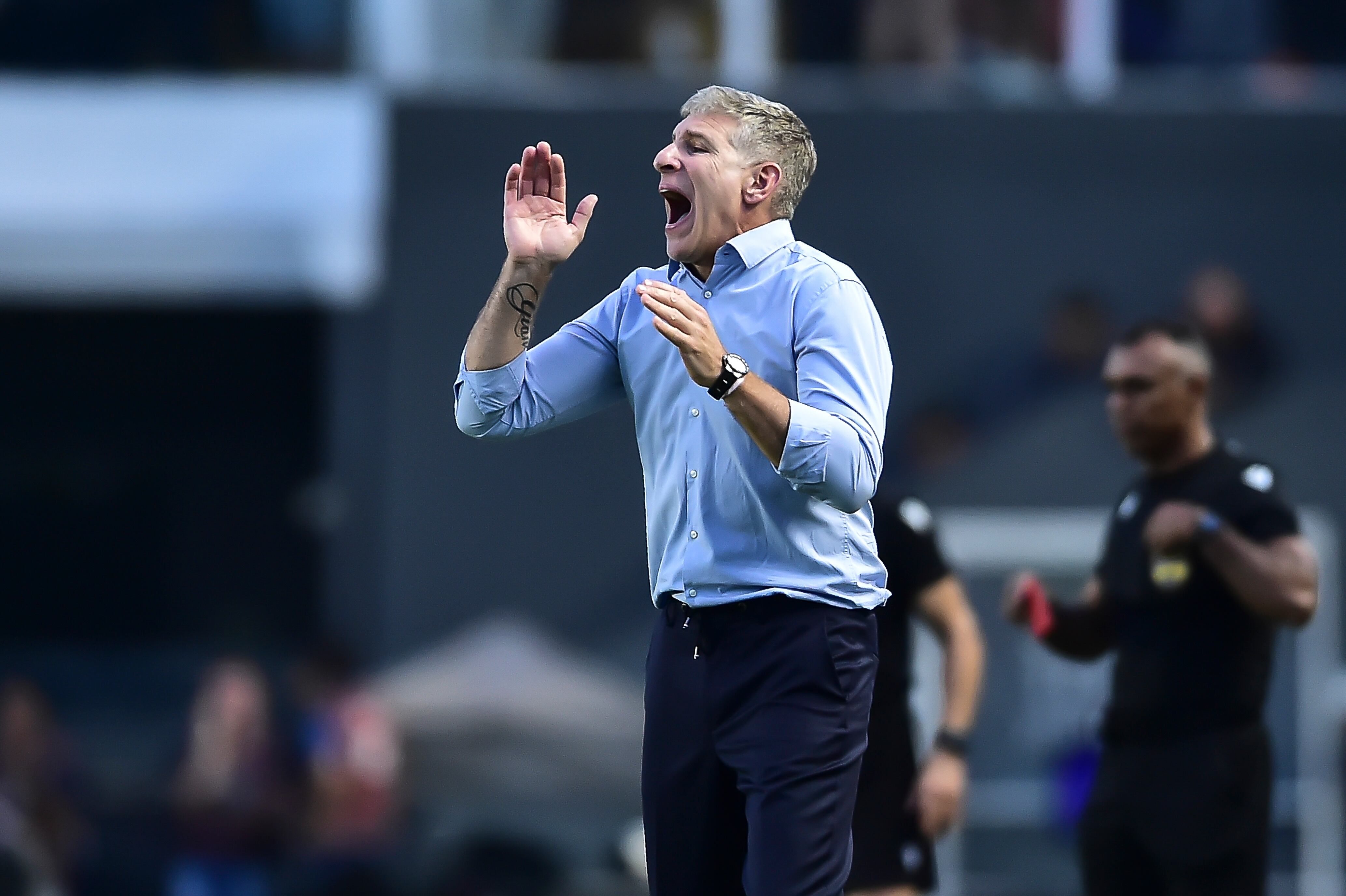 Así lucía Martín Palermo en su último paso como entrenador: 2025 con Fortaleza de Brasil.