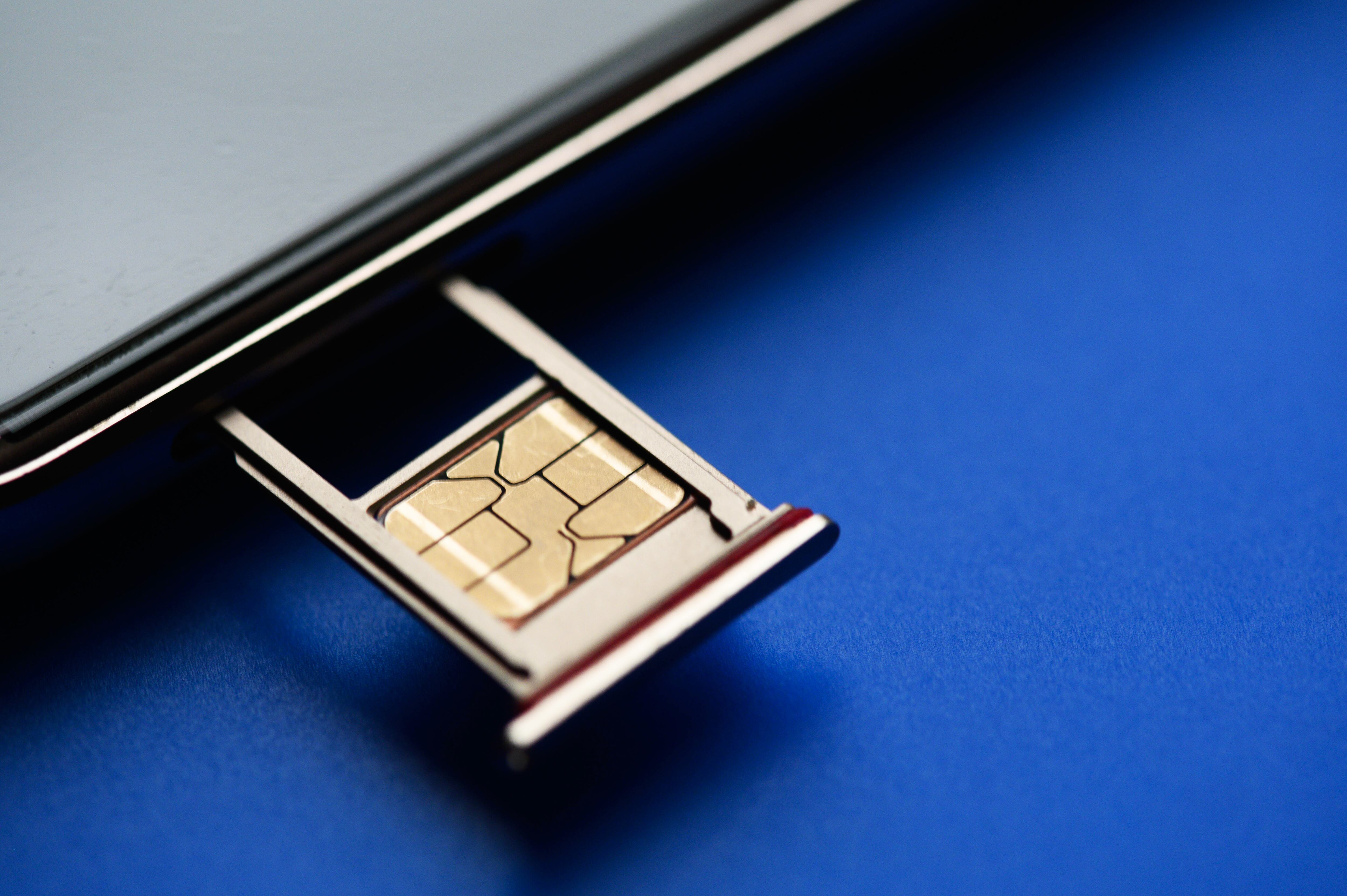 La tarjeta SIM almacena información clave del usuario.