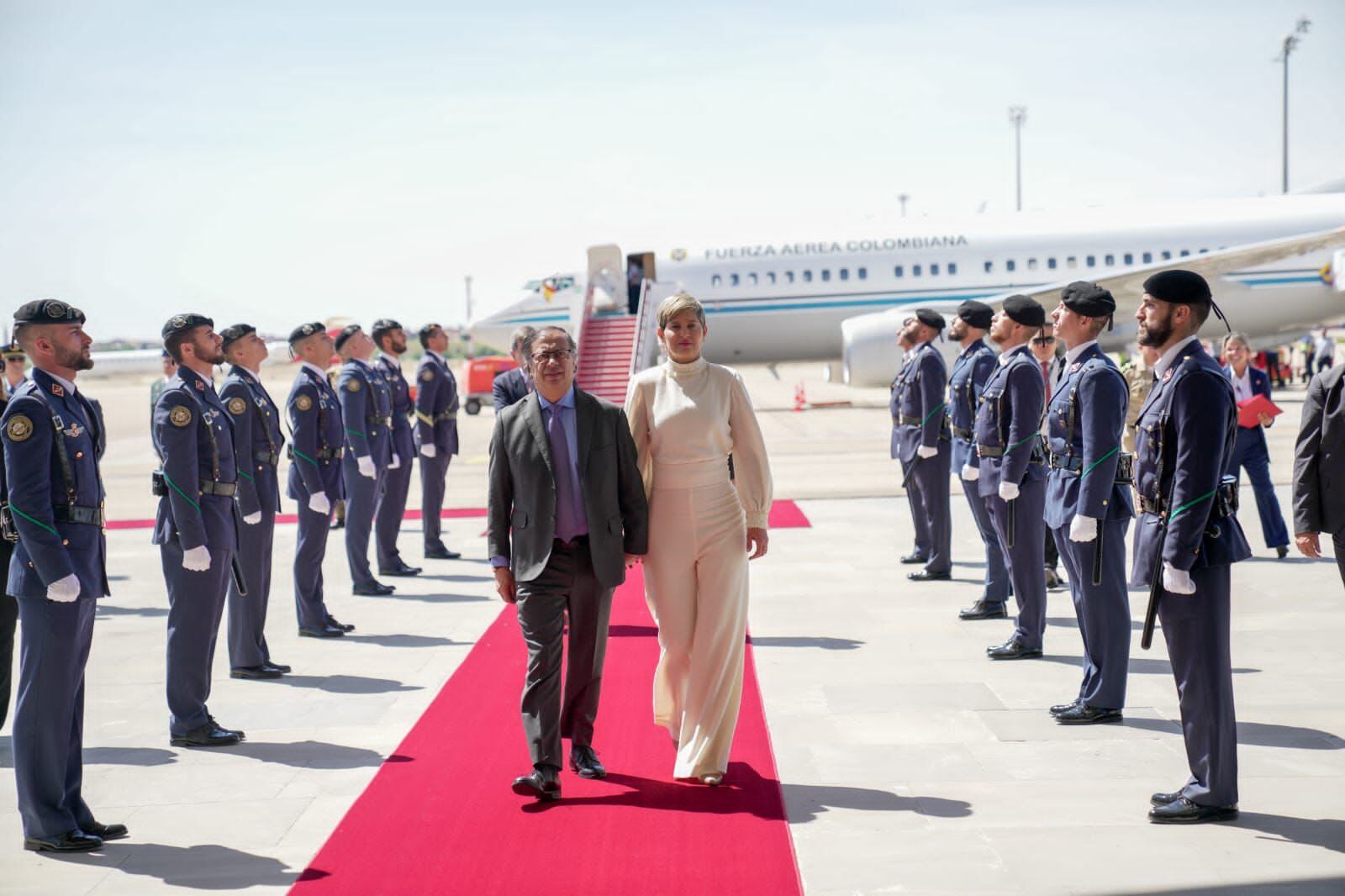 El presidente Gustavo Petro y la primera dama, Verónica Alcocer, llegan a España en medio de su visita de Estado al país ibérico.