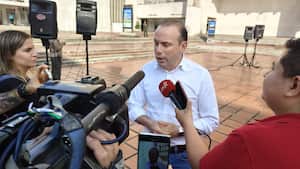 El alcalde de Cali, Alejandro Eder, dio inicio a la jornada de votaciones para conformar el área metropolitana.