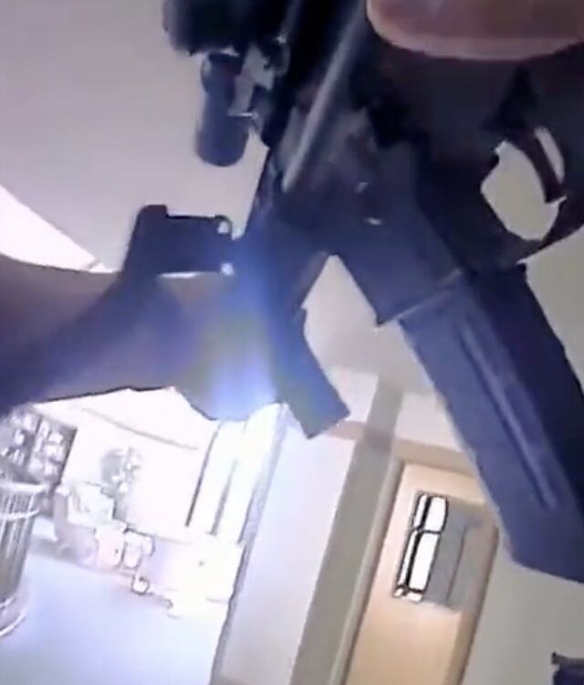 Uno de los agentes de la policía de Nashville tiene en la mira a la asesina