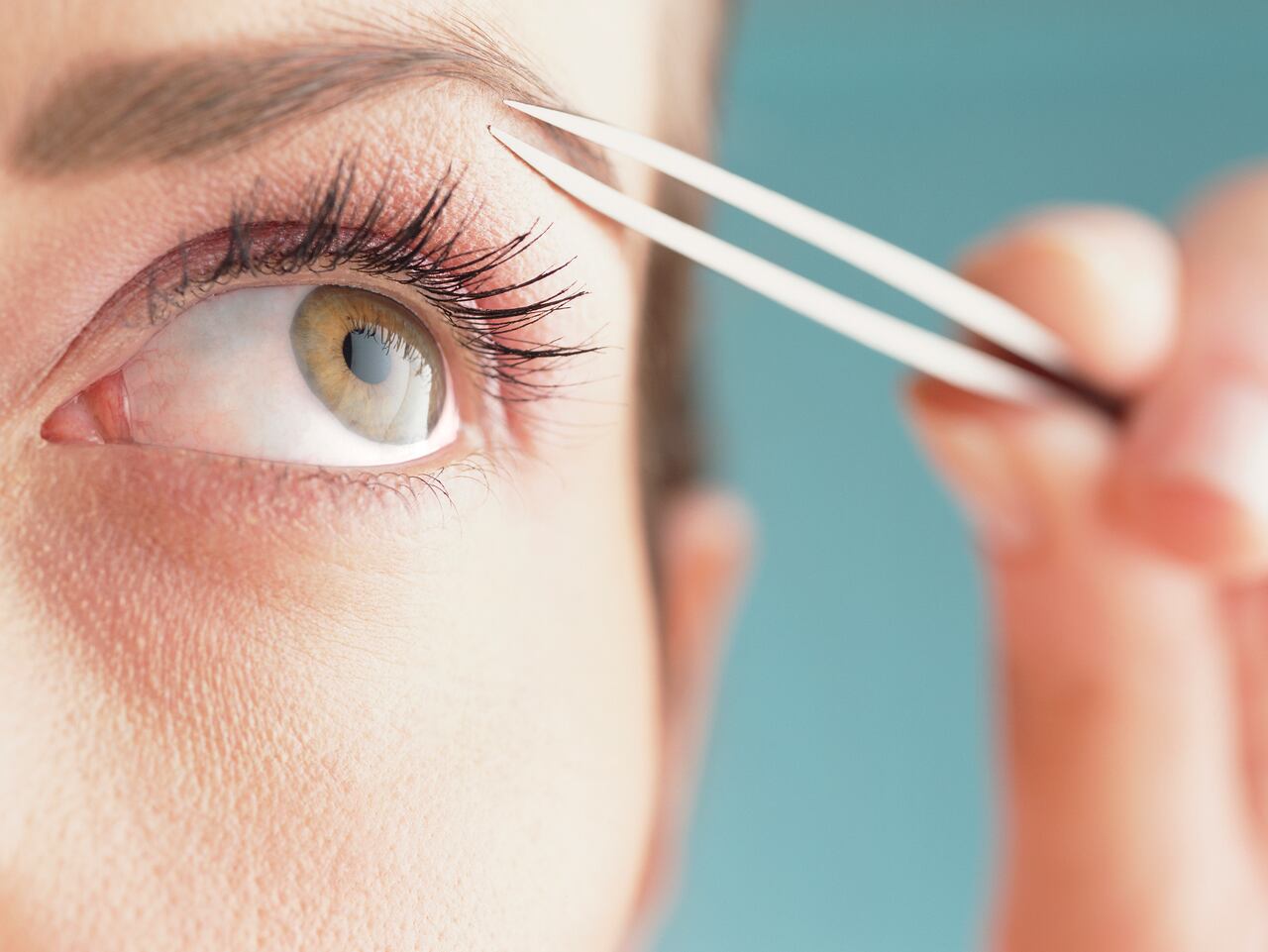 Identificar unas pinzas para cejas de buena calidad es fundamental para lograr una depilación efectiva y cómoda. Comprender los criterios que definen la durabilidad, la precisión y el diseño adecuado puede transformar la experiencia de cuidado personal.