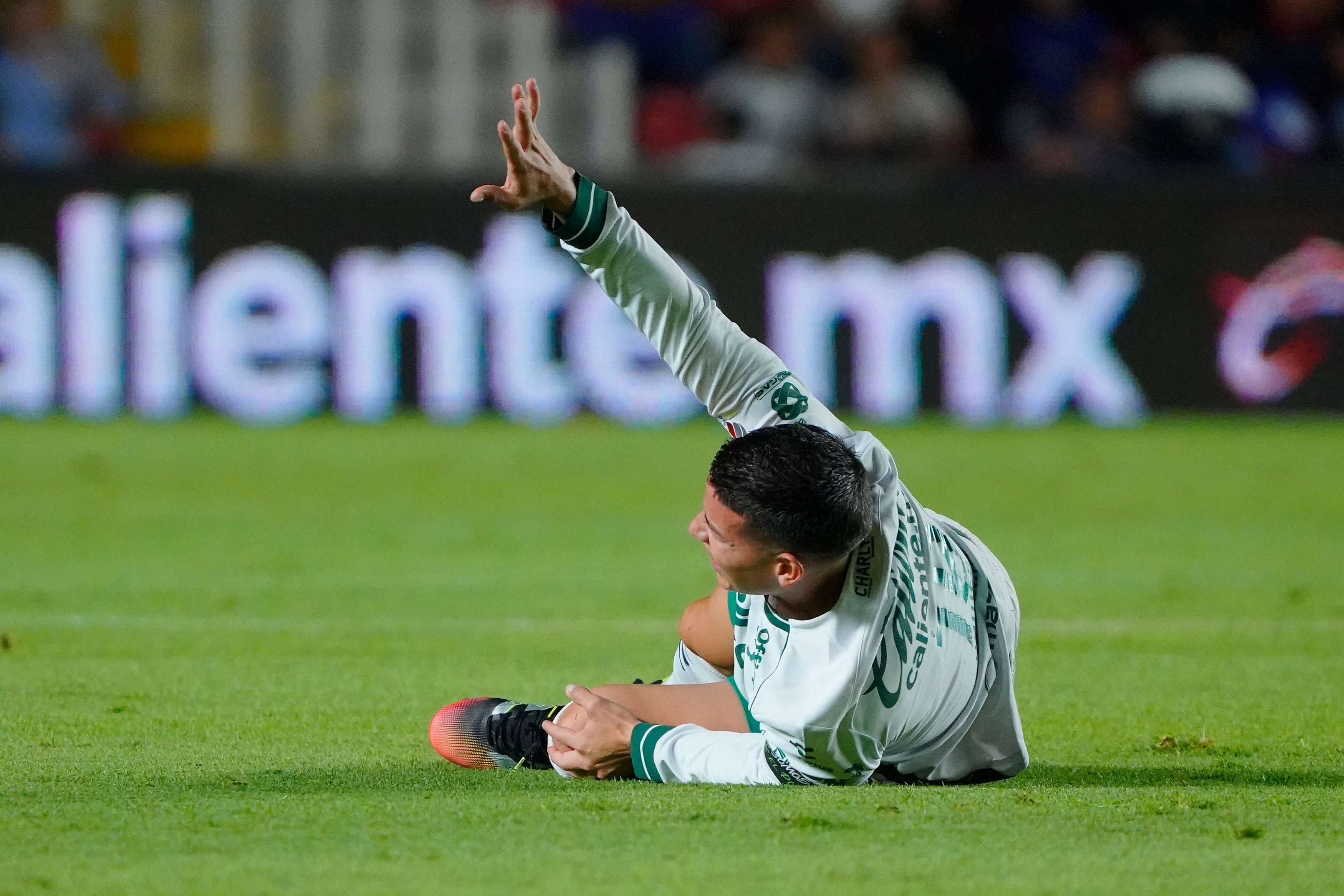 QUERETARO, MEXICO - APRIL 4: James Rodriguez of Leon lies on the pitch during the 14th round match between Queretaro and Leon as part of the Torneo Clausura 2025 Liga MX at La Corregidora Stadium on April 4, 2025 in Queretaro, Mexico. (Photo by Luis Cano/Jam Media/Getty Images)