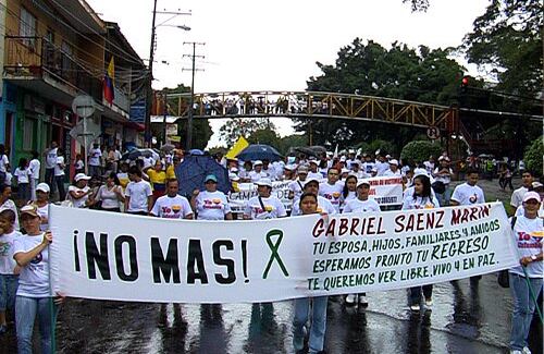 Desde la Catedral de Nuestra Señora de Lourdes, los asistentes entonaron el himno nacional y oraron. Florencia (Caquetá)