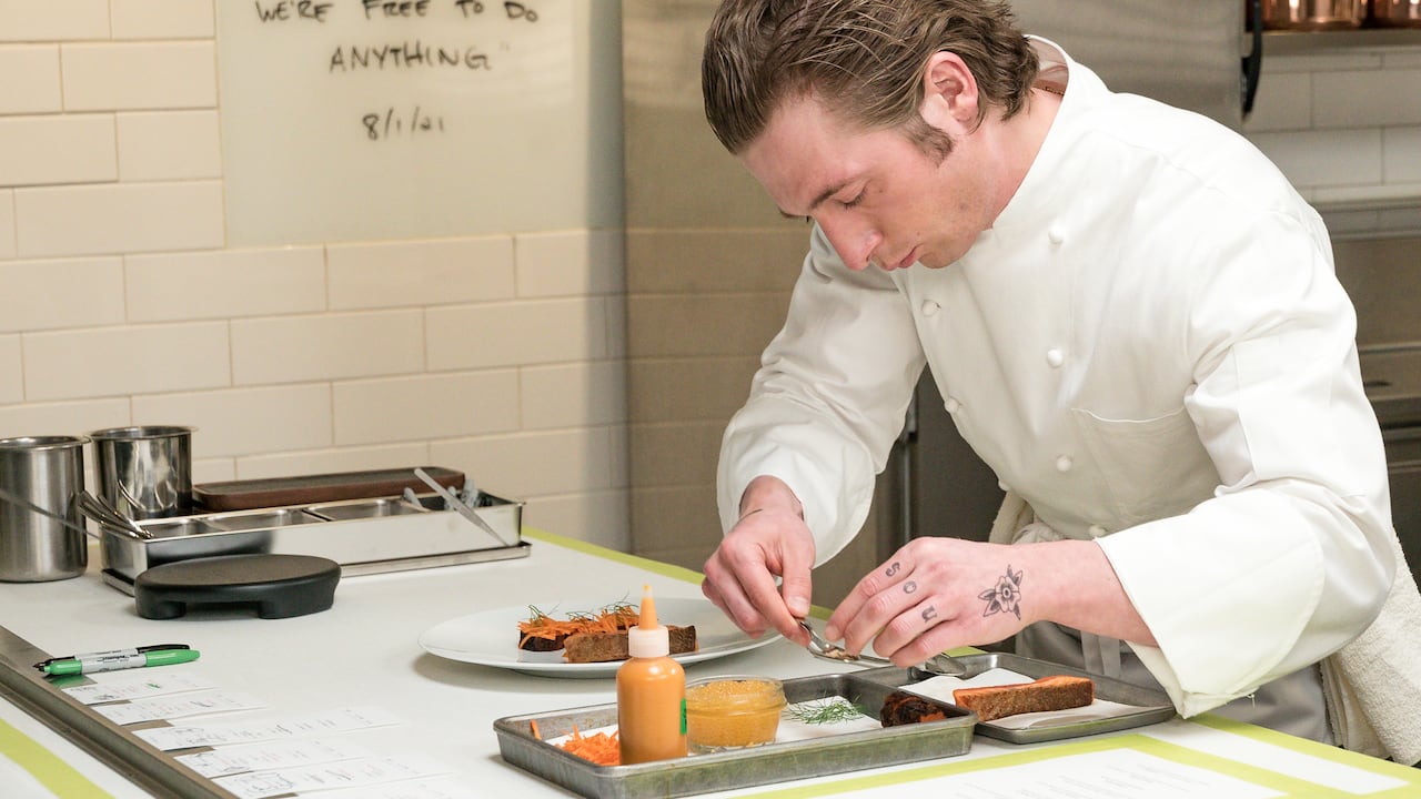 Una postal del pasado para 'Carmy' Berzatto. CR: Matt Dinerstein/FX