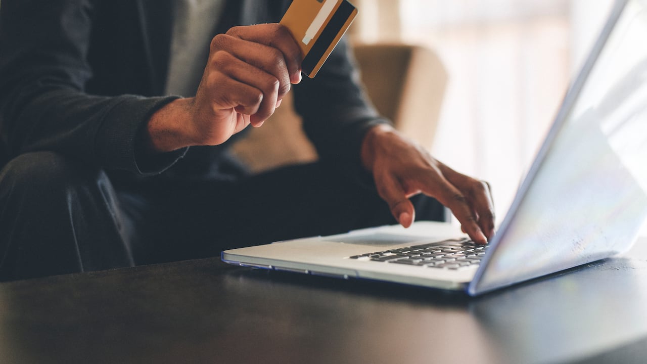 “Loro cuenta con procesos logísticos rápidos para sus entregas y los usuarios pueden conocer los productos que hay en la tiendas dentro de los centros comerciales antes de ir”