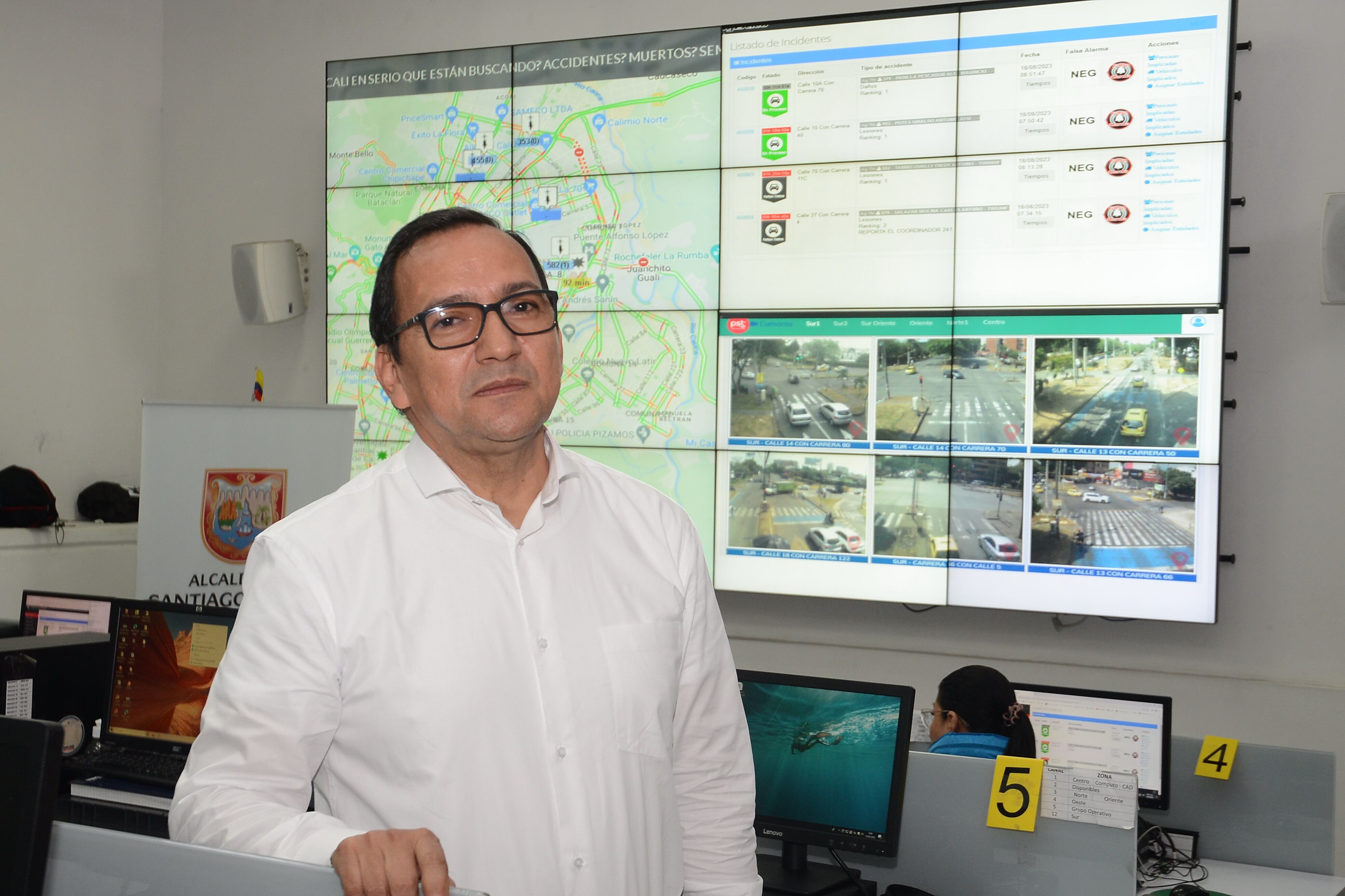 Cali: Entrevista a Javier Arias, nuevo secretario de movilidad de Cali, para los últimos meses de gobierno de la presente administración, Arias lleva varios años en la secretaría y comenzó su carrera en esta cartera como agente de tránsito,  Foto José L Guzmán, El País. Agosto 18-23