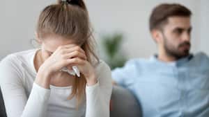 La mujer no confrontó a su esposo inmediatamente tras descubrir la supuesta infidelidad (imagen de referencia).