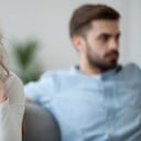 La mujer no confrontó a su esposo inmediatamente tras descubrir la supuesta infidelidad (imagen de referencia).