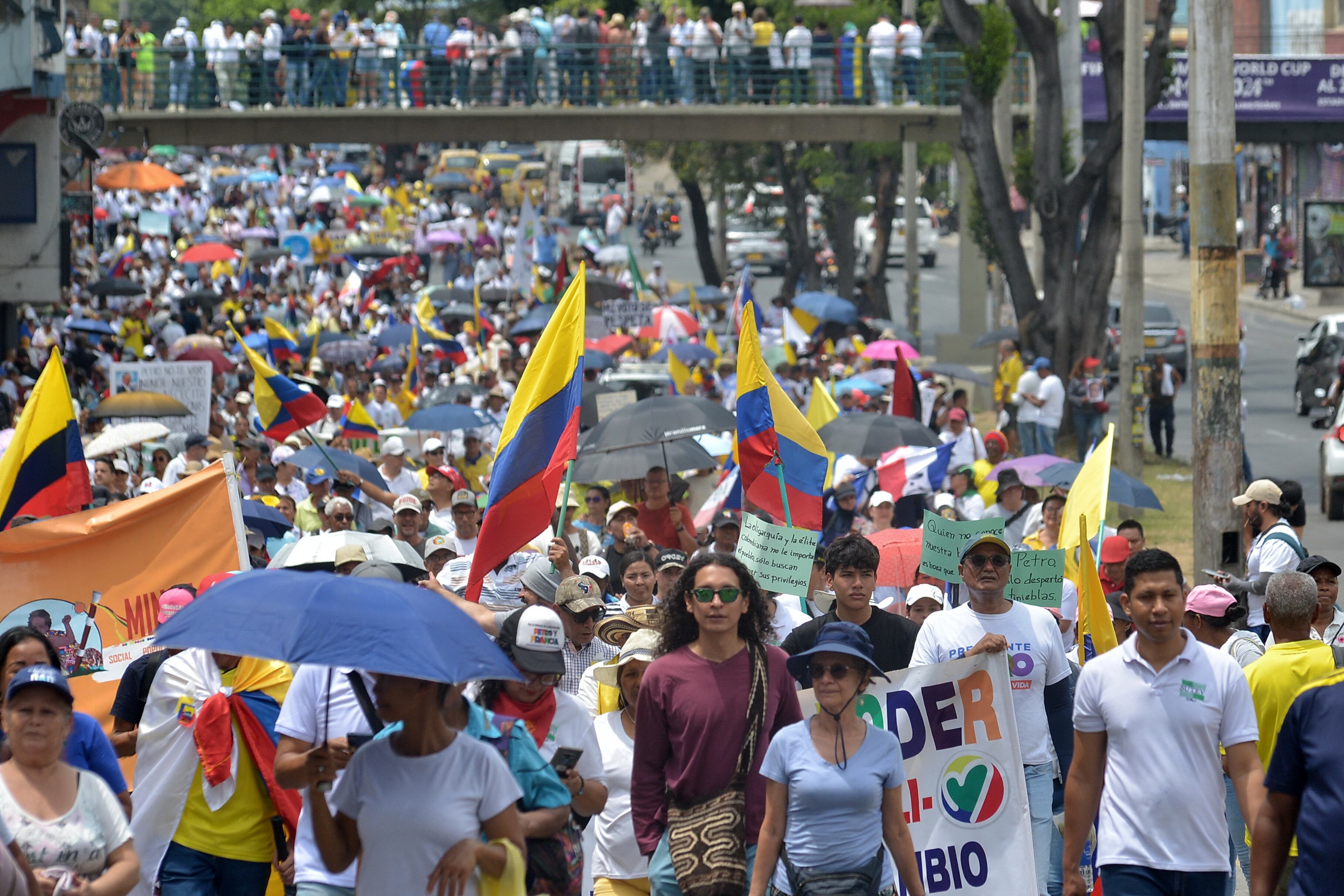 Cientos de ciudadanos marcharon a favor de las reformas del gobierno del Presidente Gustavo Petro.