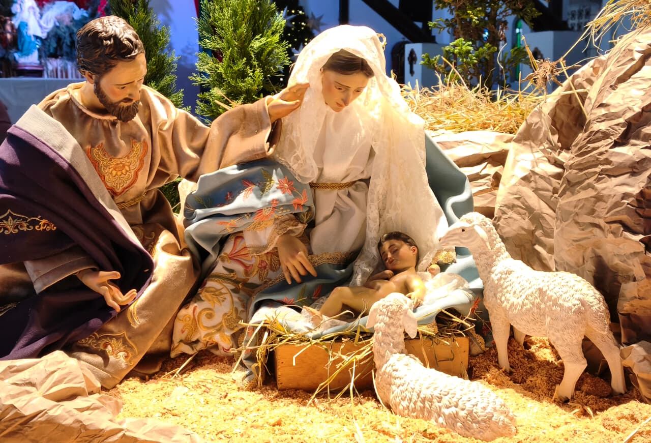 Imágenes de la parroquia San José Obrero, en el barrio El Poblado, oriente de Cali, desde donde El País transmitió el primer día de la novena navideña 2025