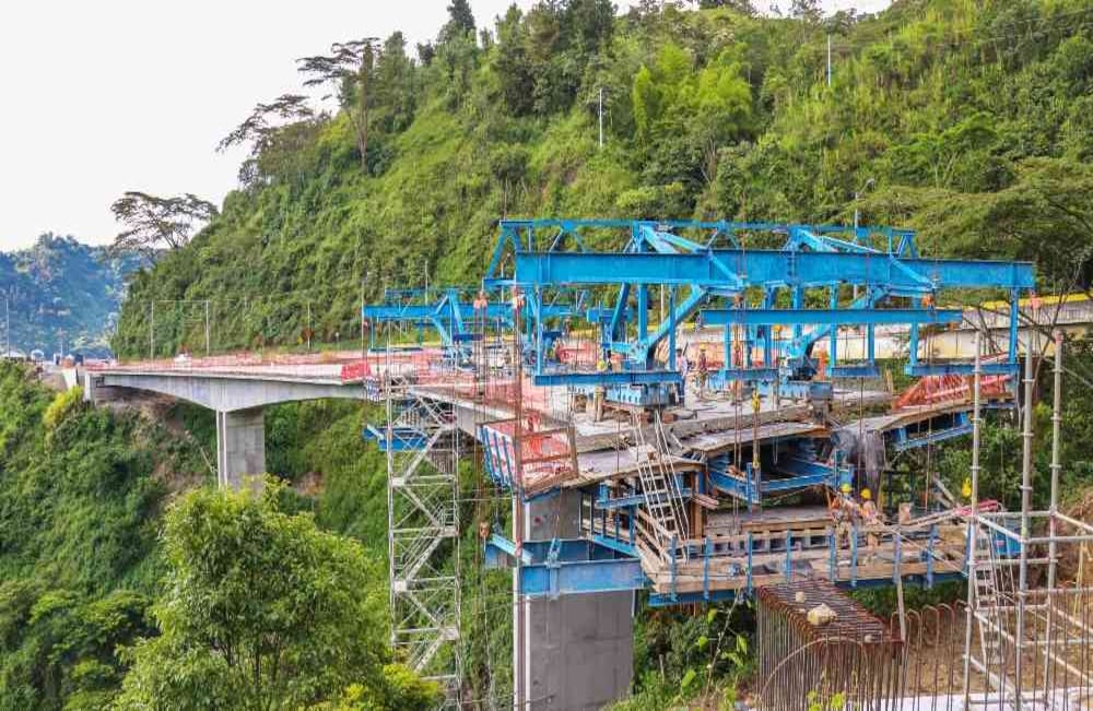 La conectividad que promoverá el túnel será impulsora del turismo en la región antioqueña, puesto que los turistas y ciudadanos de la región podrán llegar más rápidamente a lugares como Santa Fe de Antioquia. Foto: Mintransporte