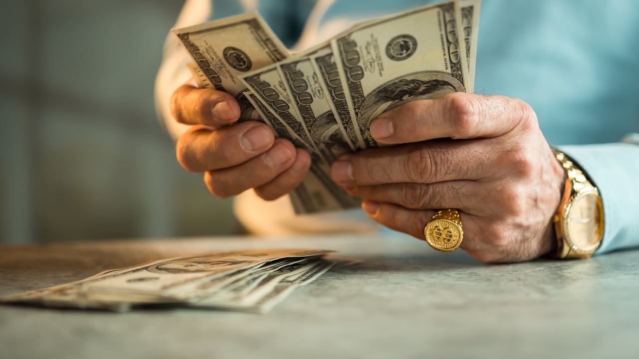 Frente a monedas emergentes, el dólar ofrece mayor estabilidad y menor exposición a la inflación local.