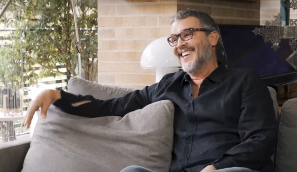 El artista se sinceró sobre cómo es su relación con Carlos Vives.