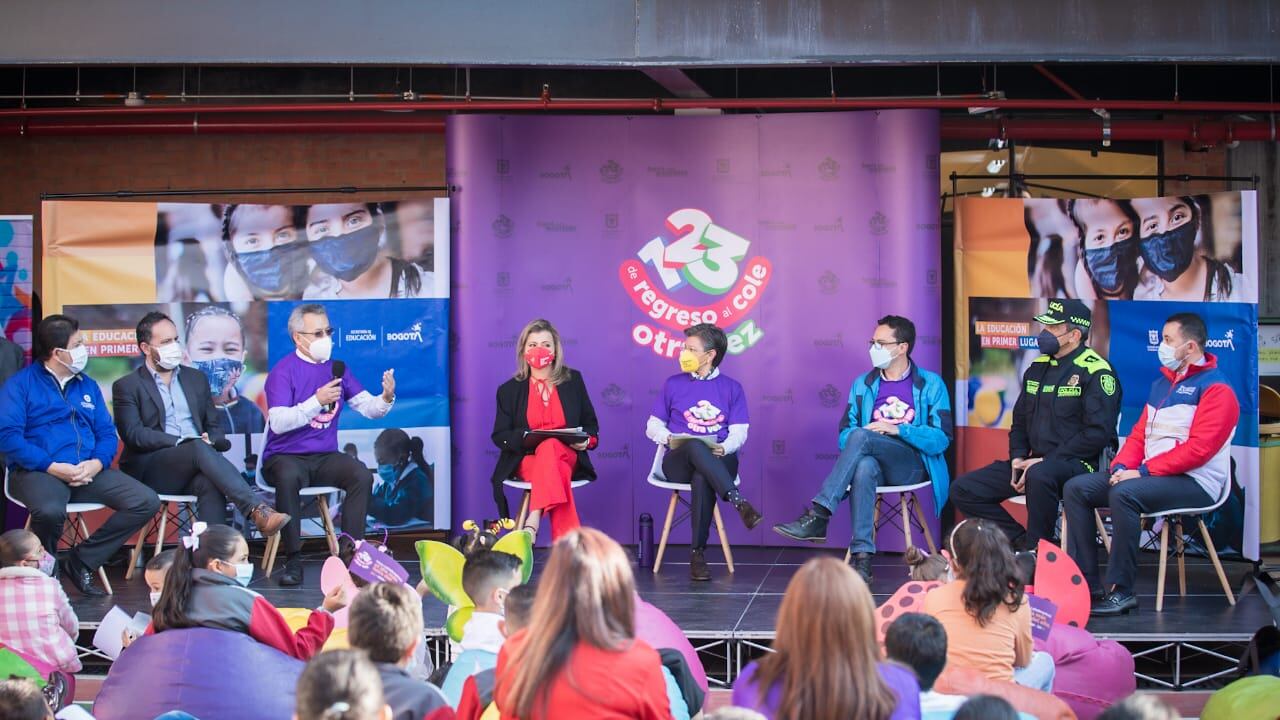 Alcaldesa Claudia López en el regreso del 100 por ciento de la presencialidad a los colegios públicos de Bogotá.