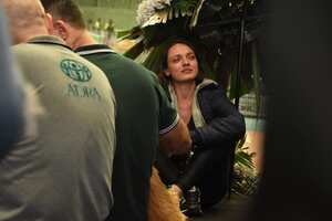 Seguidores de Dario Gómez en el lugar de la velación,