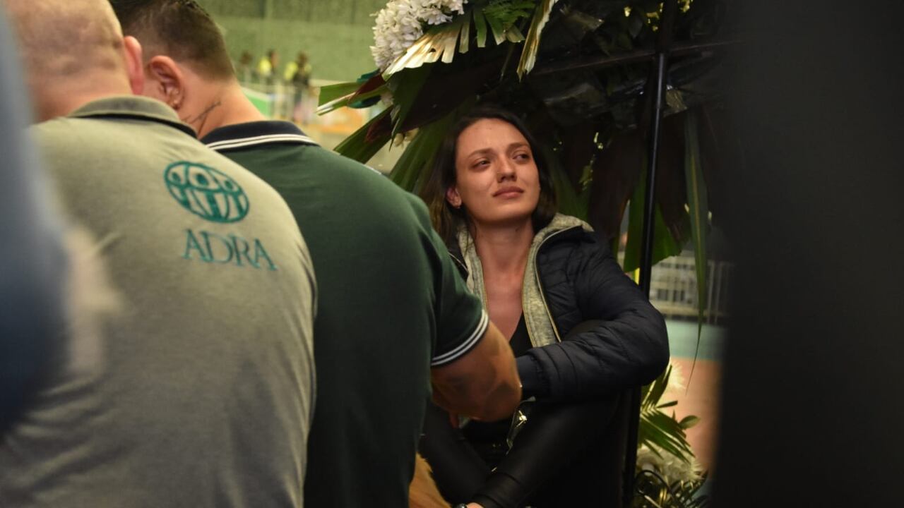 Seguidores de Dario Gómez en el lugar de la velación,