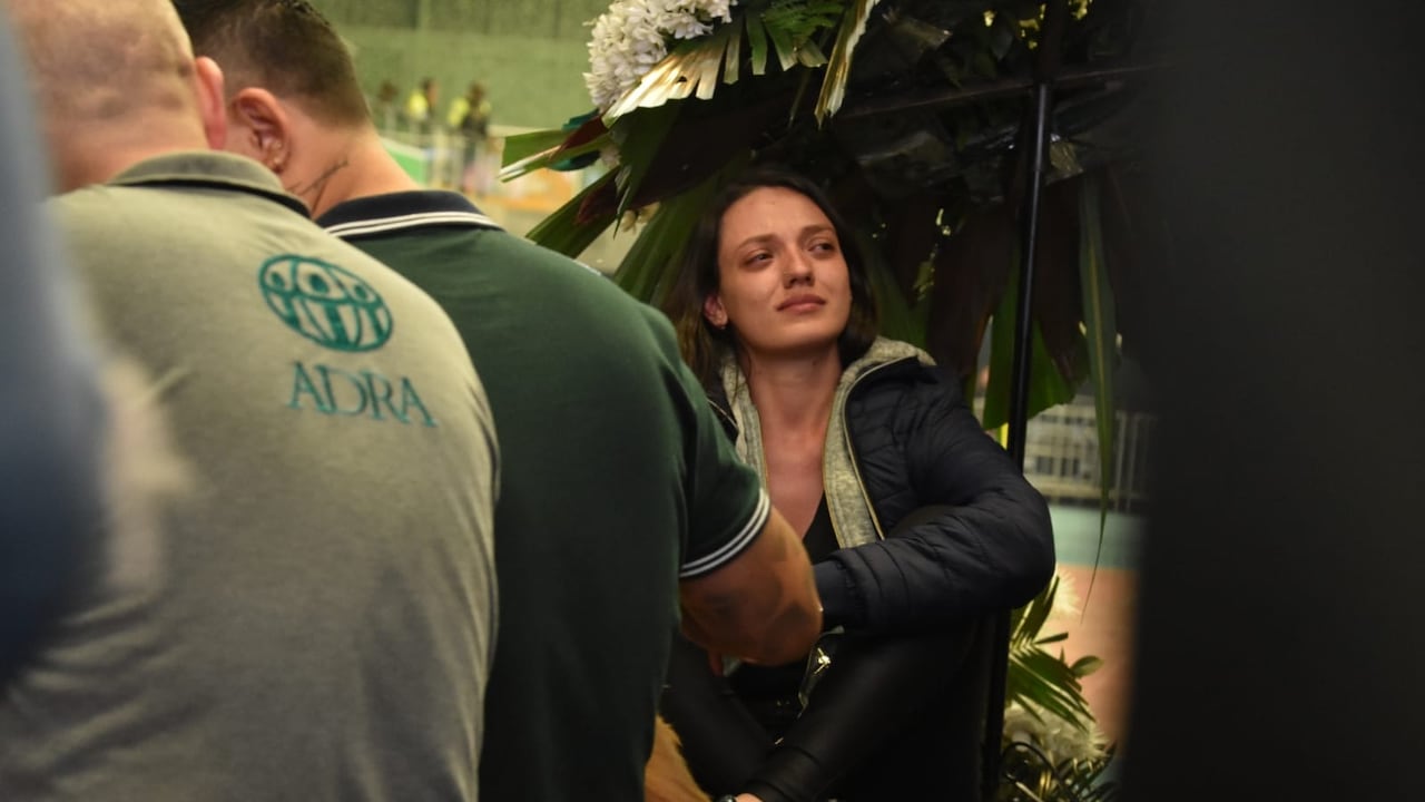 Seguidores de Dario Gómez en el lugar de la velación,