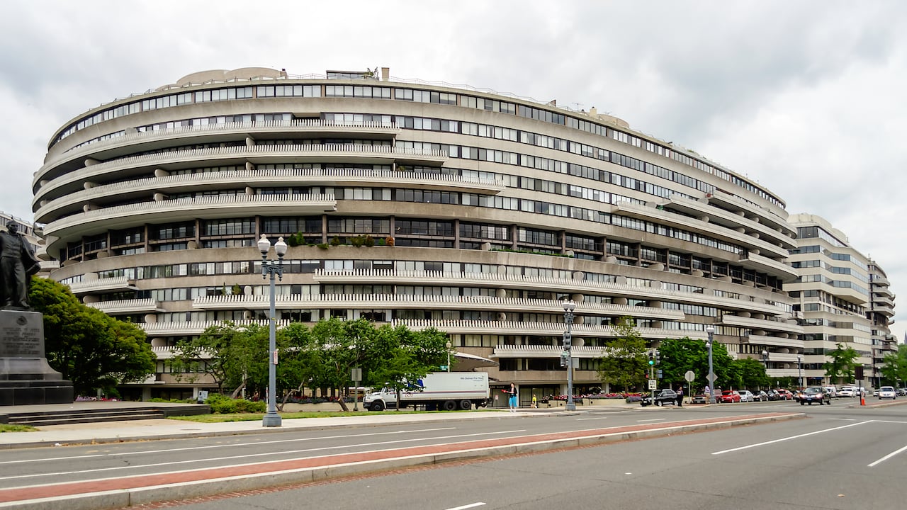 El complejo Watergate alrededor de mayo de 2013. El complejo es un grupo de cinco edificios en el vecindario Foggy Bottom de Washington, DC y es mejor conocido por el escándalo Watergate del entonces presidente Richard Nixon