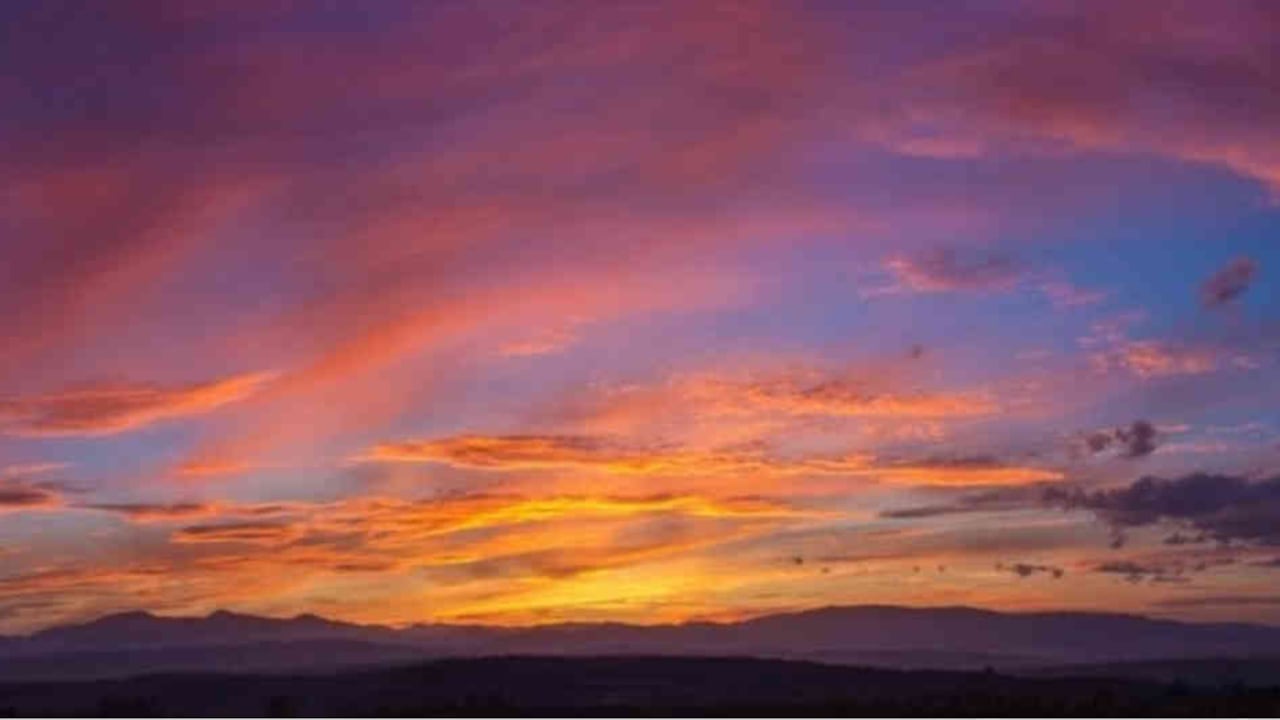 Científicos reportaron por primera vez la existencia de bacterias en el cielo en un par de estudios pioneros publicados en 2013 y 2018.