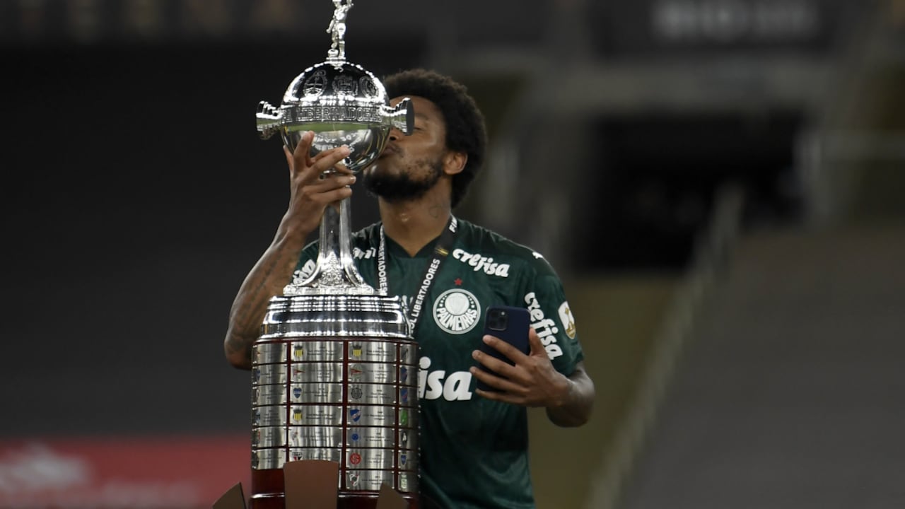 Trofeo Copa Libertadores. Foto: Mauro Pimentel – Pool/Getty Images