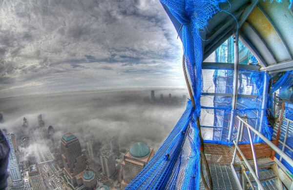  Algunas de las fotos, aunque retocadas digitalmente, muestran un imponente paisaje desde lo alto de la construcción.