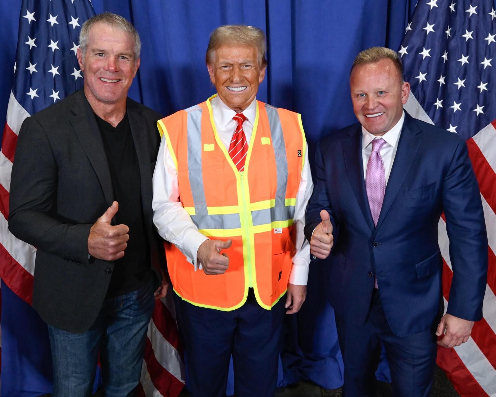 Daniel Newlin junto a Donald Trump