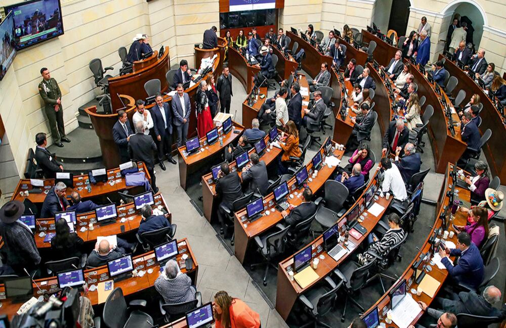 El Senado tiene 105 congresistas que podrán definir el futuro de la consulta popular. El aval de esta corporación es un requisito previo para la convocatoria a las urnas. 